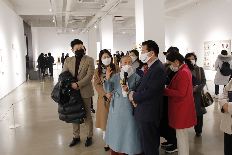  손끝의 기록展 작가만남