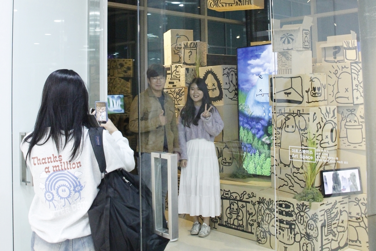  유리상자-아트스타 김채연展 작가만남