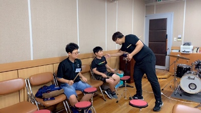 학교 밖 문화와 놀자 '청소년 드럼교실'