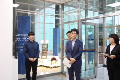 유리상자-아트스타 신명준展 작가만남